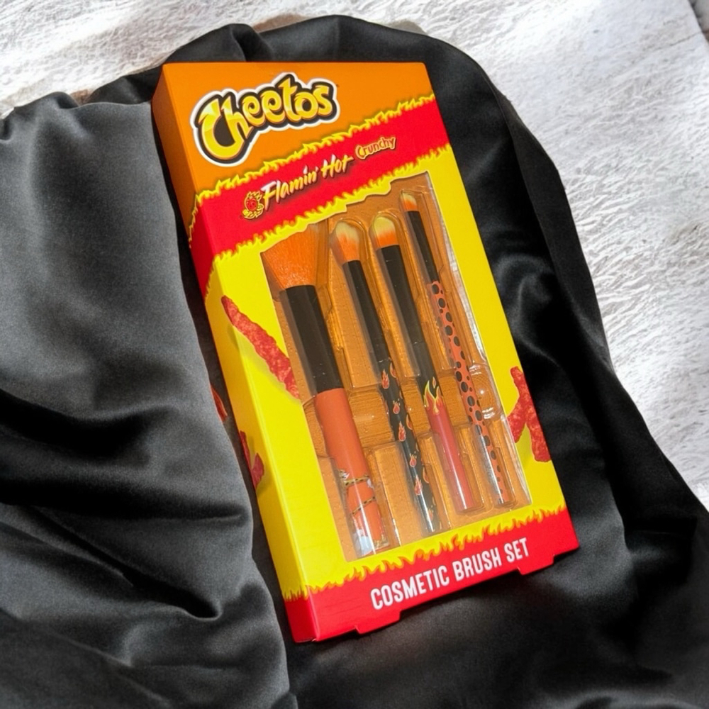 Flamin’ Hot Cheetos Cosmetic Brush Set, Orange